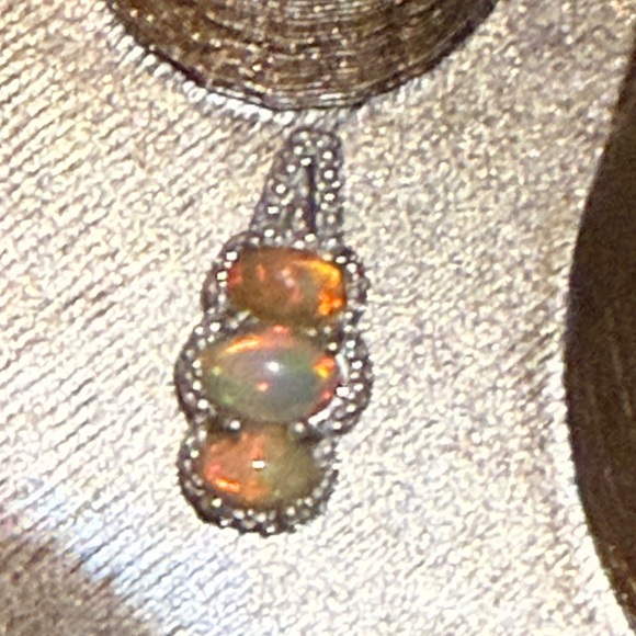 925 Ethiopian fire Opal Triple Stone Drop Pendant Necklace - Picture 5 of 12